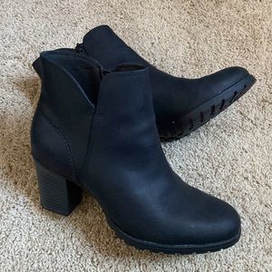 NWOB black leather booties
